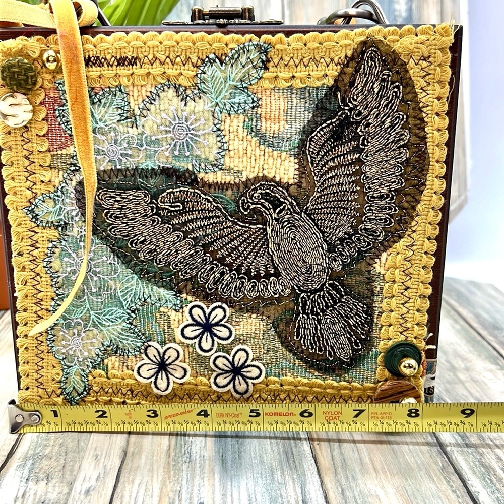 ⭐️Adorned Crown assemblage cigar box collage purse Psalm 91 - Picture 11 of 14